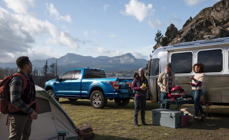 2021 Ford F-150 STX (Color: Velocity Blue) Rear Three-Quarter Wallpapers 450x275 (25)
