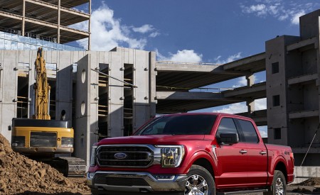 2021 Ford F-150 XLT Front Three-Quarter Wallpapers 450x275 (6)