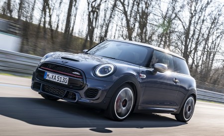 2021 MINI John Cooper Works GP Pack Front Three-Quarter Wallpapers 450x275 (2)