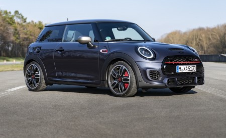 2021 MINI John Cooper Works GP Pack Front Three-Quarter Wallpapers 450x275 (8)
