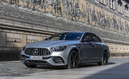 2021 Mercedes-AMG E 63 S 4MATIC+ (Color: High-Tech Silver Metallic) Front Three-Quarter Wallpapers 450x275 (32)
