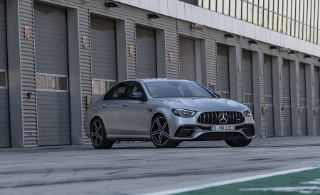 2021 Mercedes-AMG E 63 S 4MATIC+ (Color: High-Tech Silver Metallic) Front Three-Quarter Wallpapers 450x275 (11)