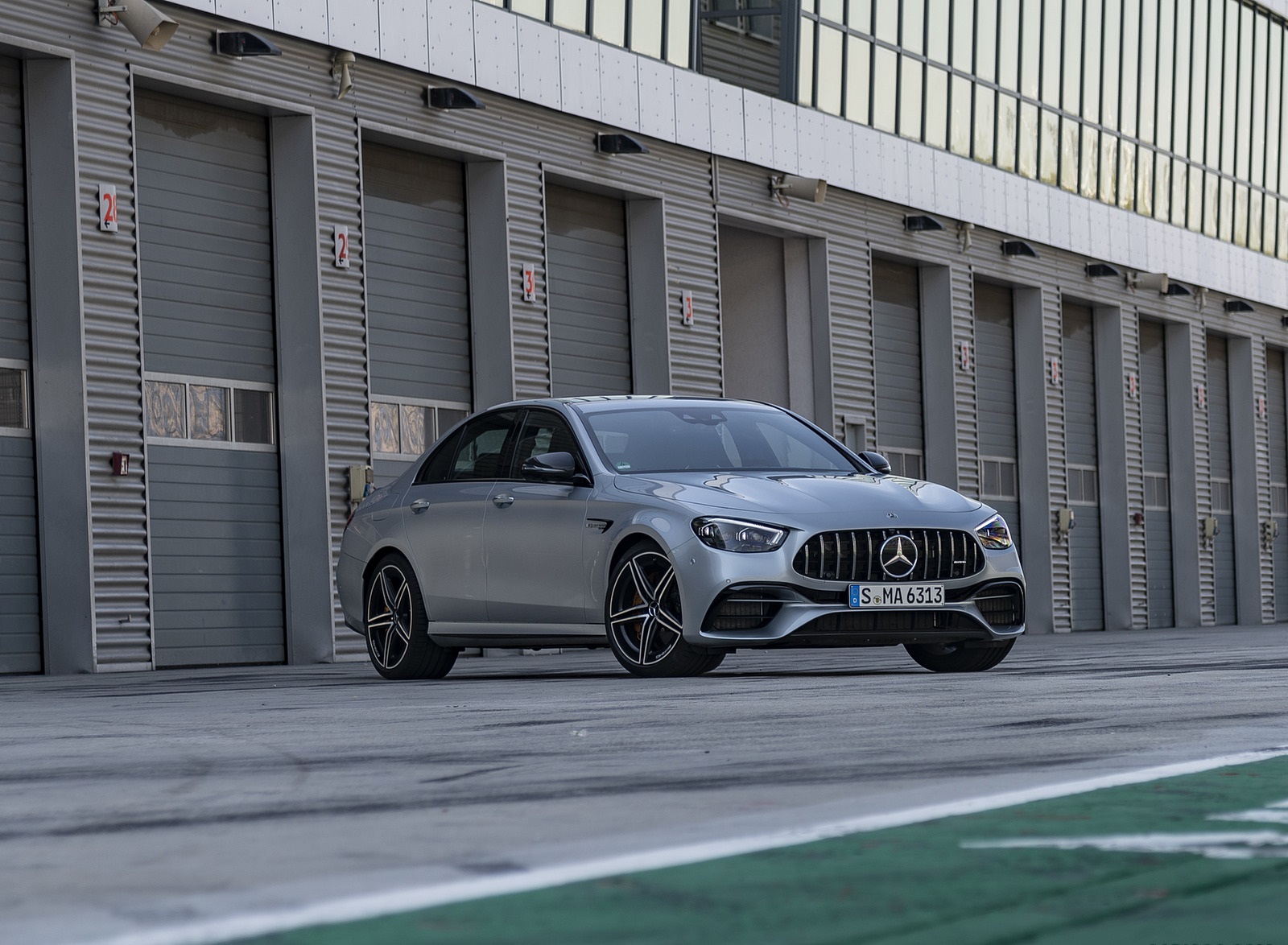 2021 Mercedes-AMG E 63 S 4MATIC+ (Color: High-Tech Silver Metallic) Front Three-Quarter Wallpapers (11)