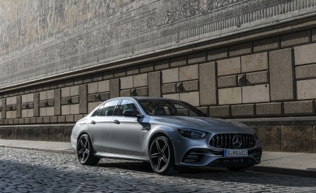 2021 Mercedes-AMG E 63 S 4MATIC+ (Color: High-Tech Silver Metallic) Front Three-Quarter Wallpapers 450x275 (31)