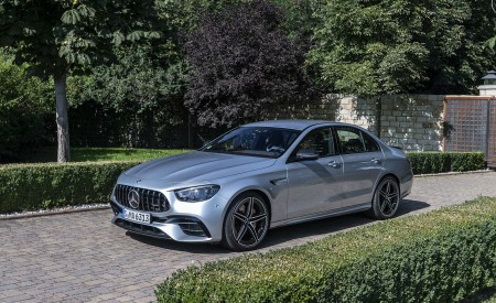 2021 Mercedes-AMG E 63 S 4MATIC+ (Color: High-Tech Silver Metallic) Front Three-Quarter Wallpapers 450x275 (19)