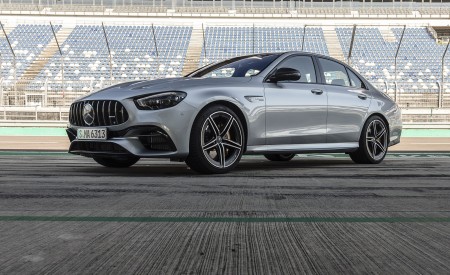 2021 Mercedes-AMG E 63 S 4MATIC+ (Color: High-Tech Silver Metallic) Front Three-Quarter Wallpapers 450x275 (12)