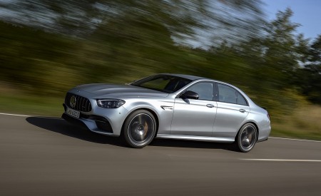 2021 Mercedes-AMG E 63 S 4MATIC+ (Color: High-Tech Silver Metallic) Front Three-Quarter Wallpapers 450x275 (4)