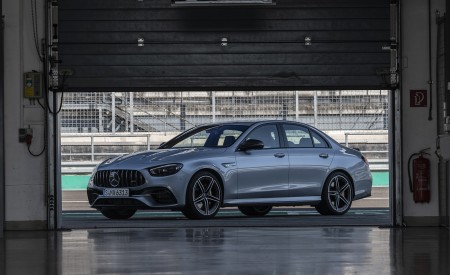 2021 Mercedes-AMG E 63 S 4MATIC+ (Color: High-Tech Silver Metallic) Front Three-Quarter Wallpapers 450x275 (14)