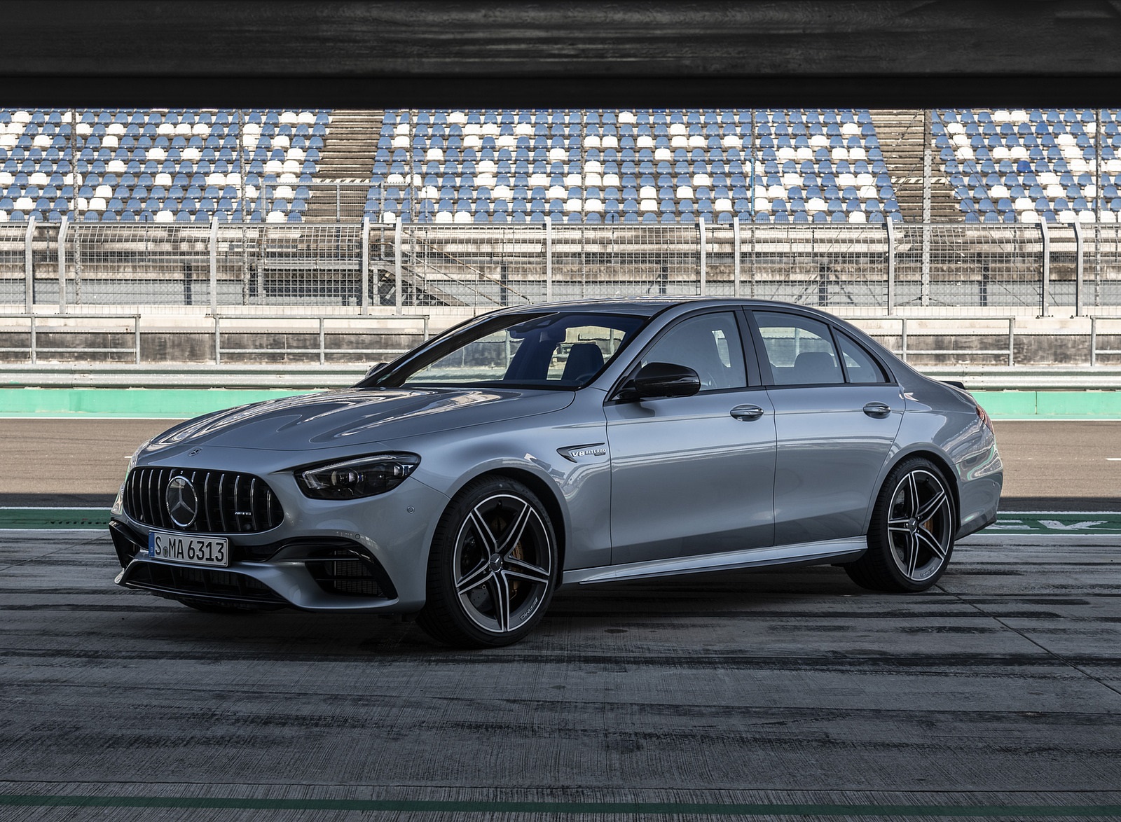 2021 Mercedes-AMG E 63 S 4MATIC+ (Color: High-Tech Silver Metallic) Front Three-Quarter Wallpapers (15)