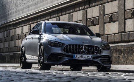 2021 Mercedes-AMG E 63 S 4MATIC+ (Color: High-Tech Silver Metallic) Front Three-Quarter Wallpapers 450x275 (30)