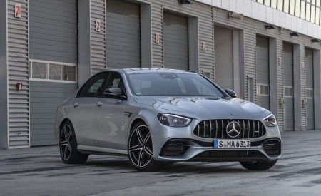 2021 Mercedes-AMG E 63 S 4MATIC+ (Color: High-Tech Silver Metallic) Front Three-Quarter Wallpapers 450x275 (16)