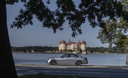 2021 Mercedes-AMG E 63 S 4MATIC+ (Color: High-Tech Silver Metallic) Side Wallpapers 450x275 (26)