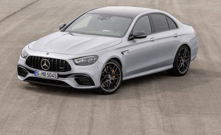 2021 Mercedes-AMG E 63 S (Color: Hightech Silver Metallic) Front Three-Quarter Wallpapers 450x275 (86)