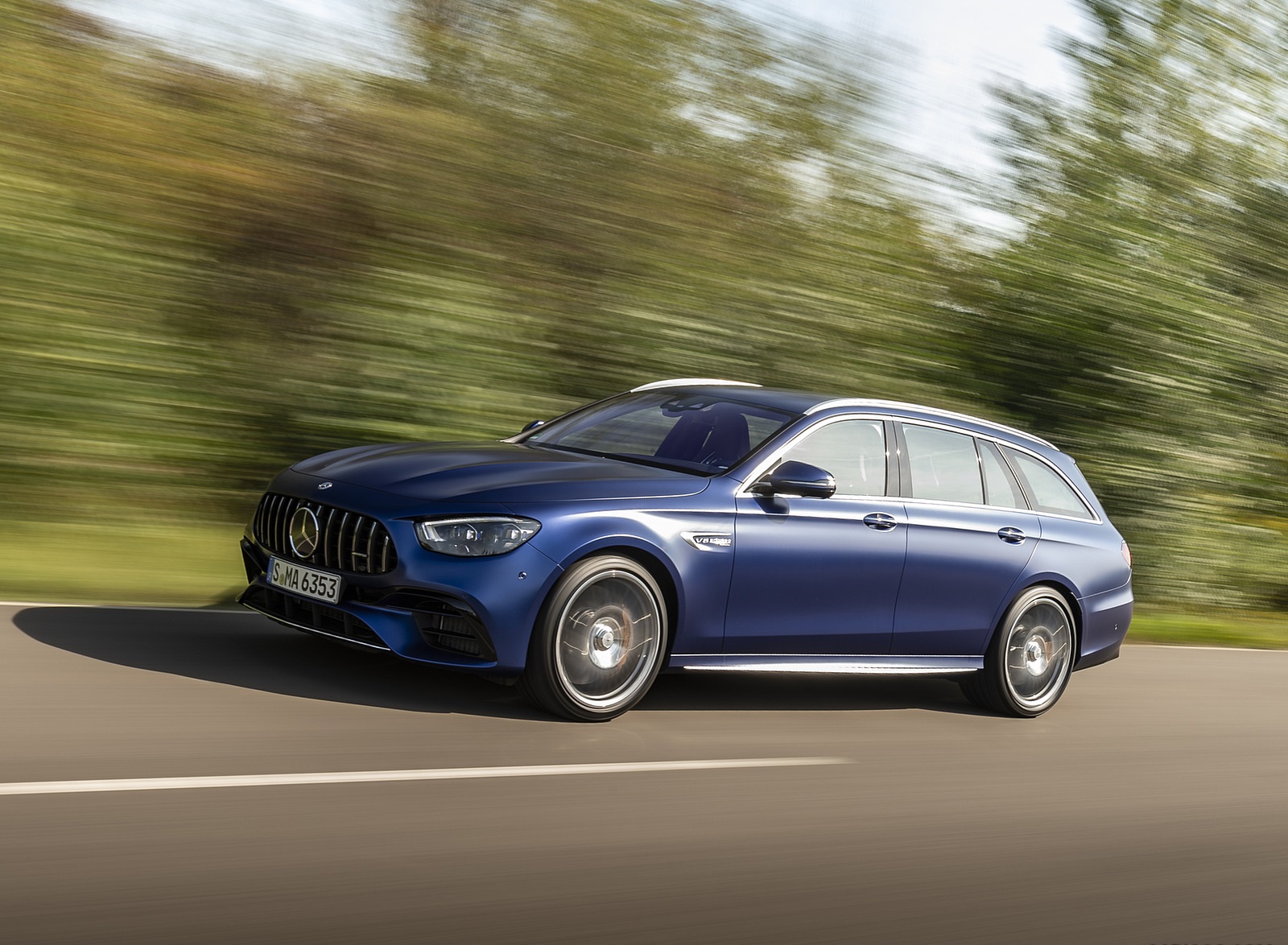 2021 Mercedes-AMG E 63 S Estate 4MATIC+ (Color: Designo Magno Brilliant Blue) Front Three-Quarter Wallpapers (3)
