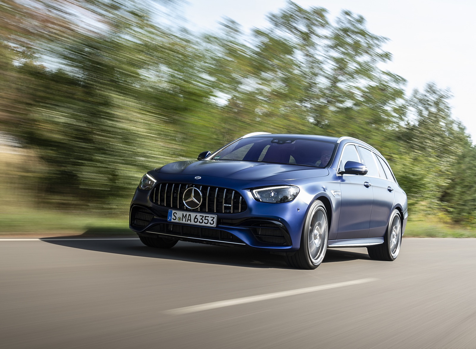 2021 Mercedes-AMG E 63 S Estate 4MATIC+ (Color: Designo Magno Brilliant Blue) Front Three-Quarter Wallpapers (4)