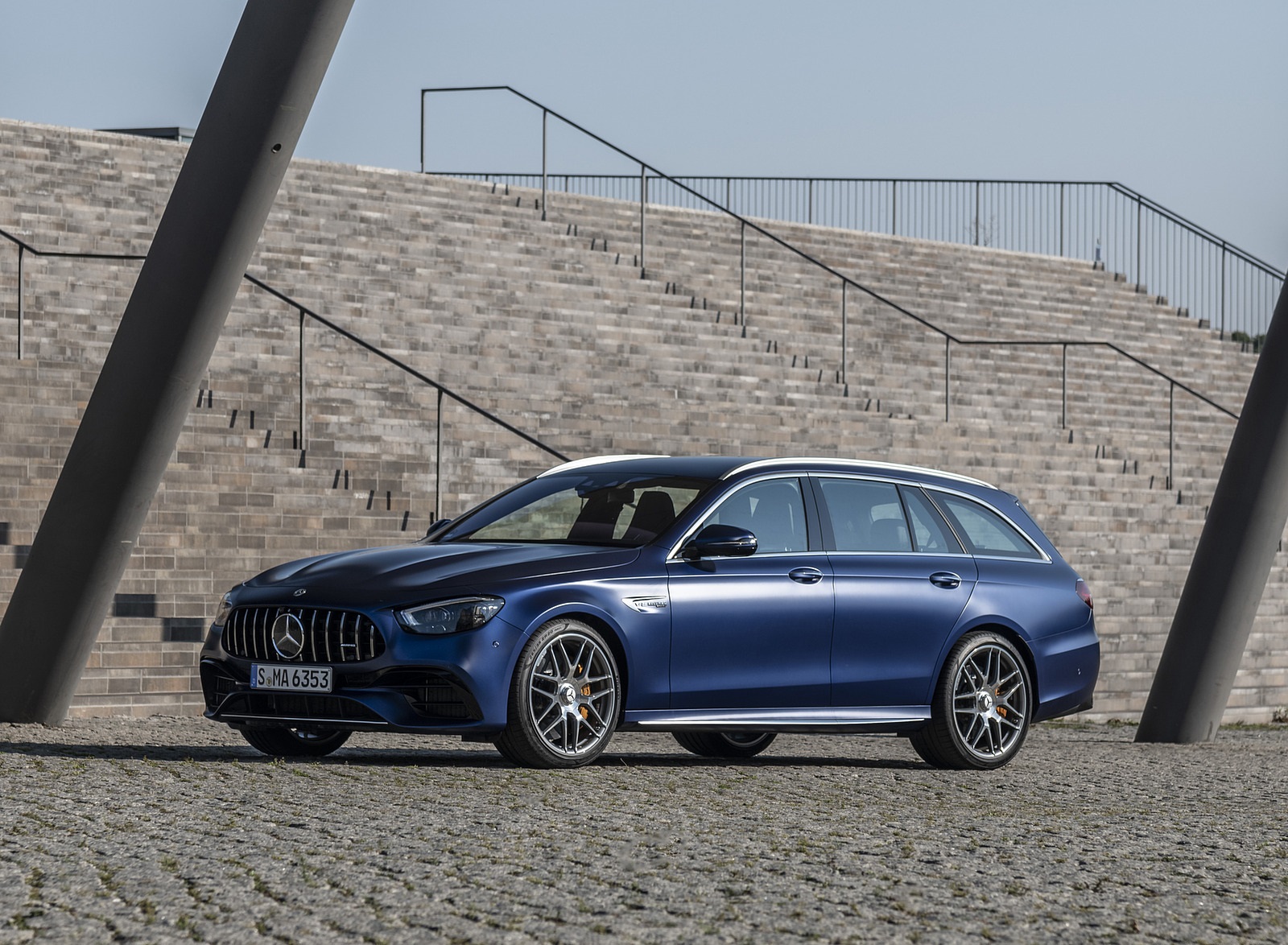2021 Mercedes-AMG E 63 S Estate 4MATIC+ (Color: Designo Magno Brilliant Blue) Front Three-Quarter Wallpapers (15)