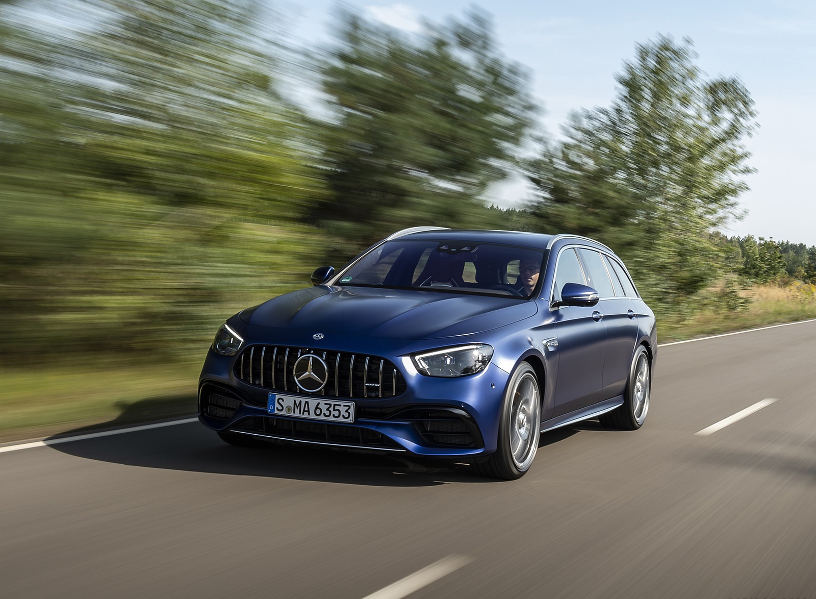 2021 Mercedes-AMG E 63 S Estate 4MATIC+ (Color: Designo Magno Brilliant Blue) Front Three-Quarter Wallpapers (5)