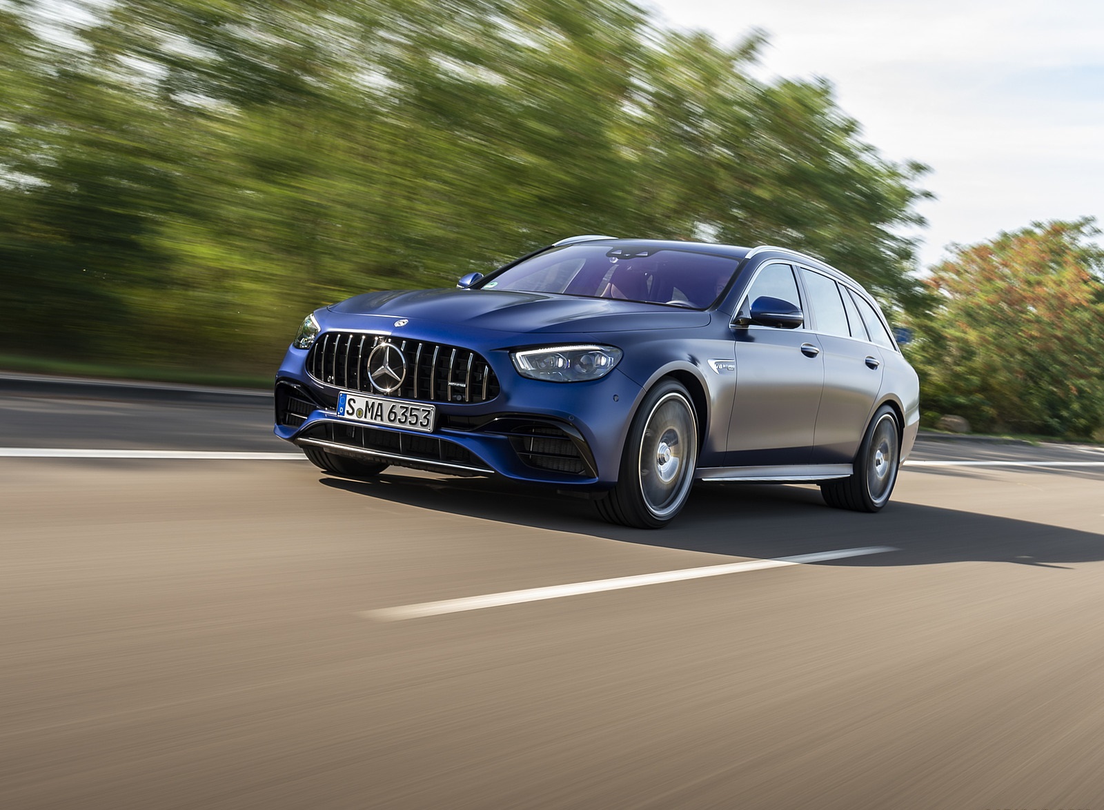 2021 Mercedes-AMG E 63 S Estate 4MATIC+ (Color: Designo Magno Brilliant Blue) Front Three-Quarter Wallpapers (7)