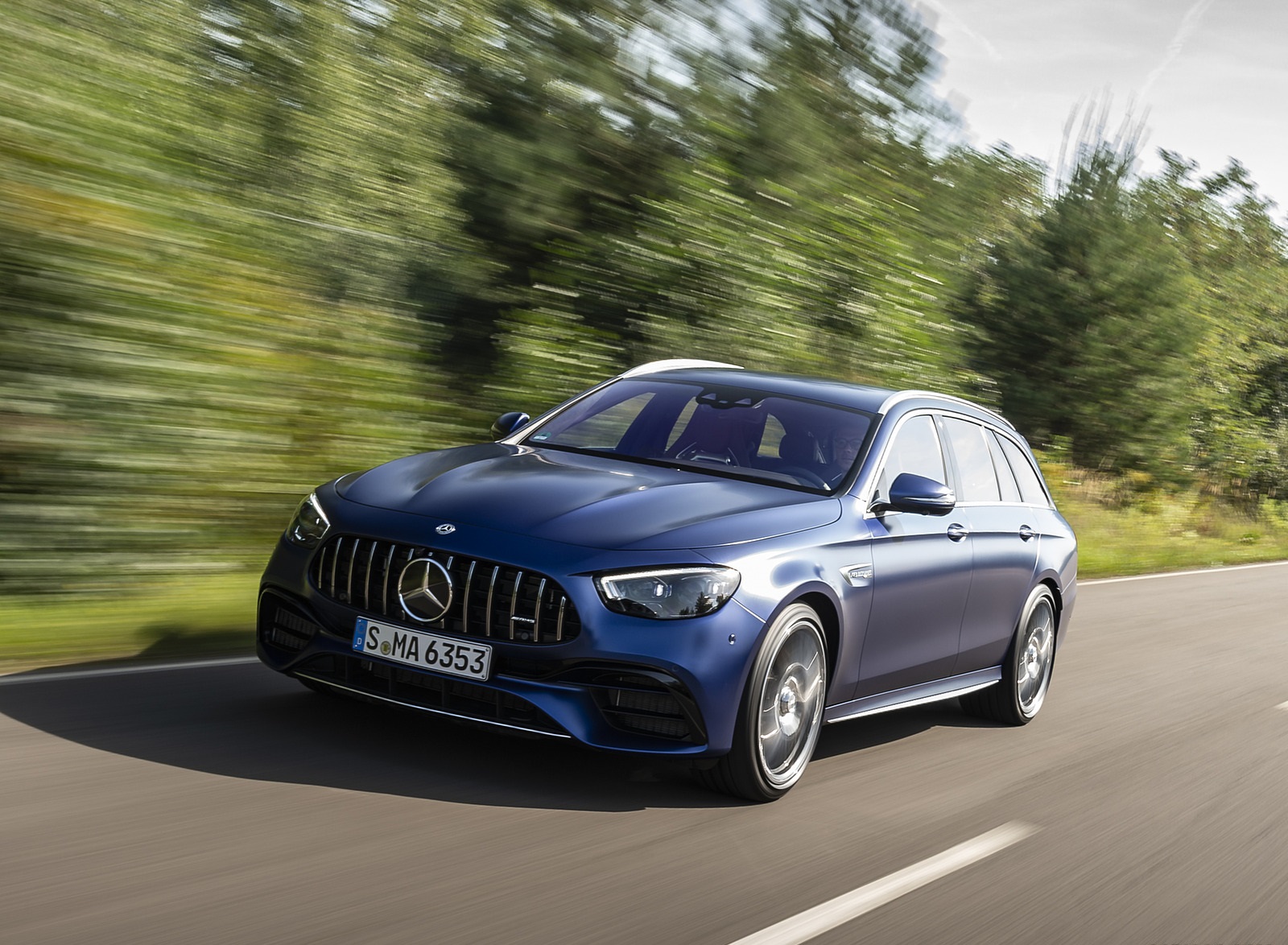 2021 Mercedes-AMG E 63 S Estate 4MATIC+ (Color: Designo Magno Brilliant Blue) Front Three-Quarter Wallpapers (8)