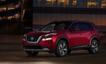 2021 Nissan Rogue Platinum AWD Front Three-Quarter Wallpapers 450x275 (36)