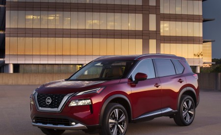 2021 Nissan Rogue Platinum AWD Front Three-Quarter Wallpapers 450x275 (30)