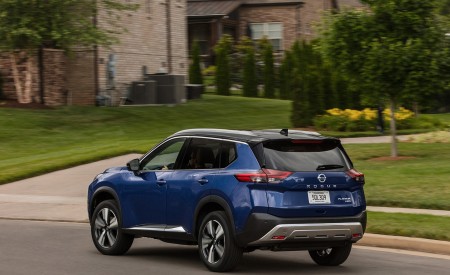 2021 Nissan Rogue Rear Three-Quarter Wallpapers 450x275 (10)