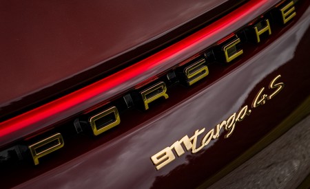 2021 Porsche 911 Targa 4S Heritage Design Edition (Color: Cherry Metallic) Badge Wallpapers 450x275 (55)