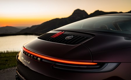 2021 Porsche 911 Targa 4S Heritage Design Edition (Color: Cherry Metallic) Detail Wallpapers 450x275 (46)