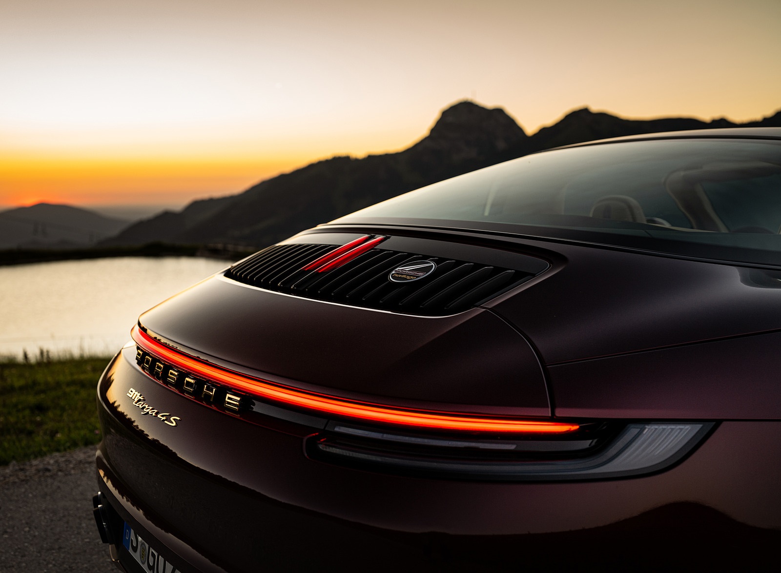 2021 Porsche 911 Targa 4S Heritage Design Edition (Color: Cherry Metallic) Detail Wallpapers #46 of 82