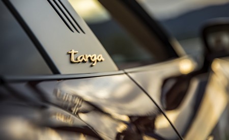 2021 Porsche 911 Targa 4S Heritage Design Edition (Color: Cherry Metallic) Detail Wallpapers 450x275 (53)