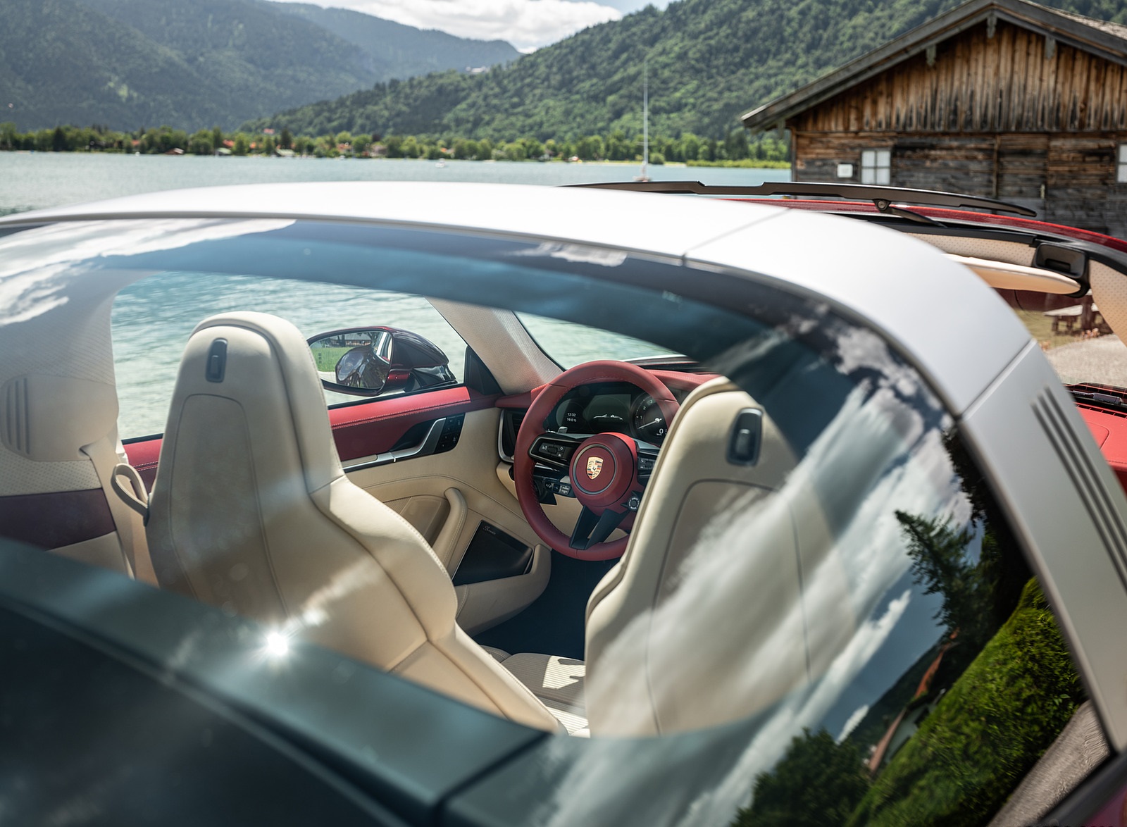 2021 Porsche 911 Targa 4S Heritage Design Edition (Color: Cherry Metallic) Detail Wallpapers #52 of 82