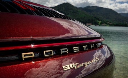2021 Porsche 911 Targa 4S Heritage Design Edition (Color: Cherry Metallic) Detail Wallpapers 450x275 (51)