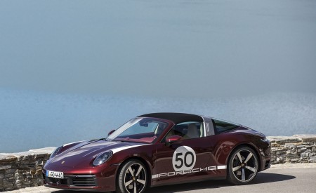 2021 Porsche 911 Targa 4S Heritage Design Edition (Color: Cherry Metallic) Front Three-Quarter Wallpapers 450x275 (27)