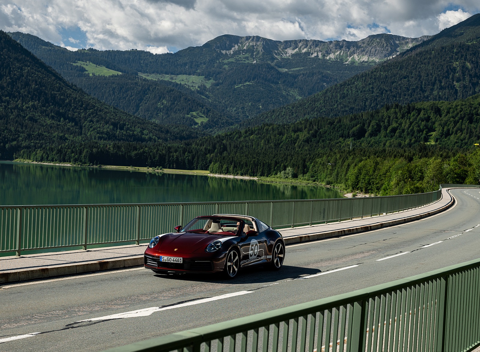 2021 Porsche 911 Targa 4S Heritage Design Edition (Color: Cherry Metallic) Front Three-Quarter Wallpapers #18 of 82