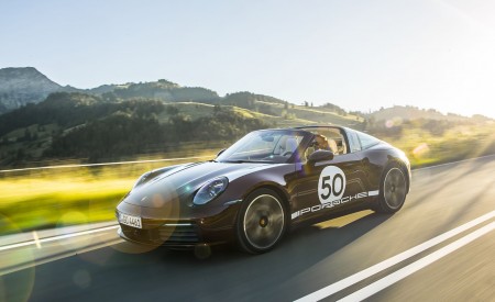 2021 Porsche 911 Targa 4S Heritage Design Edition (Color: Cherry Metallic) Front Three-Quarter Wallpapers 450x275 (6)