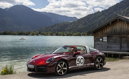 2021 Porsche 911 Targa 4S Heritage Design Edition (Color: Cherry Metallic) Front Three-Quarter Wallpapers 450x275 (28)