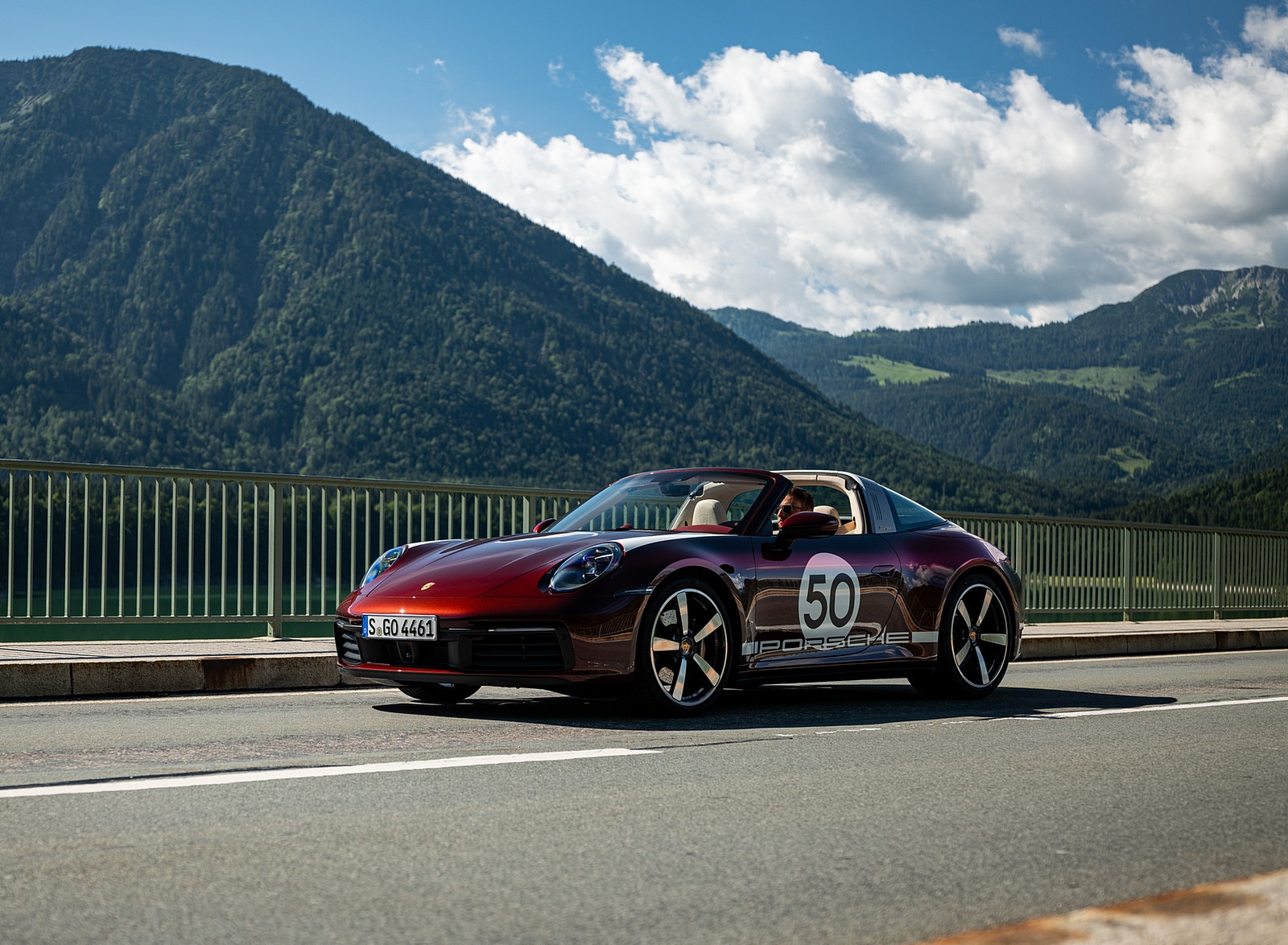 2021 Porsche 911 Targa 4S Heritage Design Edition (Color: Cherry Metallic) Front Three-Quarter Wallpapers #19 of 82