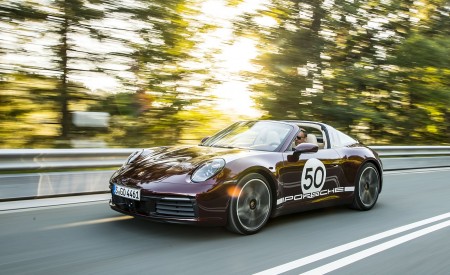 2021 Porsche 911 Targa 4S Heritage Design Edition (Color: Cherry Metallic) Front Three-Quarter Wallpapers 450x275 (8)