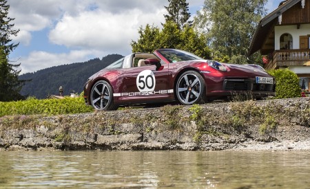 2021 Porsche 911 Targa 4S Heritage Design Edition (Color: Cherry Metallic) Front Three-Quarter Wallpapers 450x275 (29)