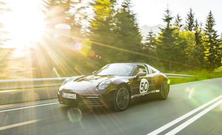 2021 Porsche 911 Targa 4S Heritage Design Edition (Color: Cherry Metallic) Front Three-Quarter Wallpapers 450x275 (9)