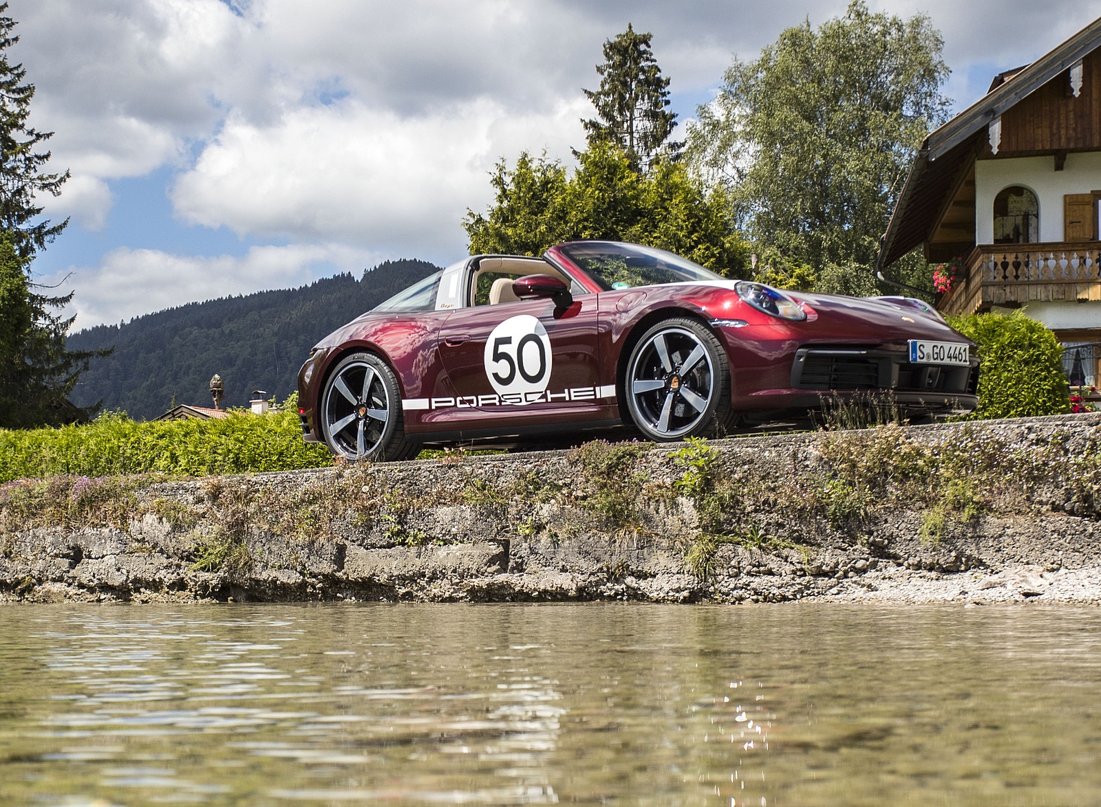 2021 Porsche 911 Targa 4S Heritage Design Edition (Color: Cherry Metallic) Front Three-Quarter Wallpapers #29 of 82