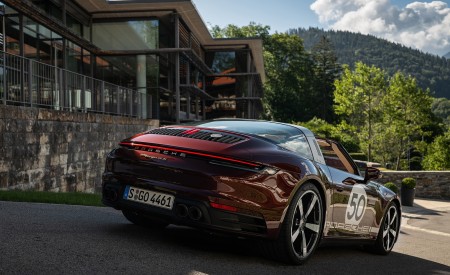 2021 Porsche 911 Targa 4S Heritage Design Edition (Color: Cherry Metallic) Rear Three-Quarter Wallpapers 450x275 (32)