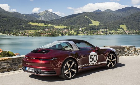 2021 Porsche 911 Targa 4S Heritage Design Edition (Color: Cherry Metallic) Rear Three-Quarter Wallpapers 450x275 (33)