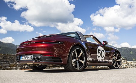2021 Porsche 911 Targa 4S Heritage Design Edition (Color: Cherry Metallic) Rear Three-Quarter Wallpapers 450x275 (34)
