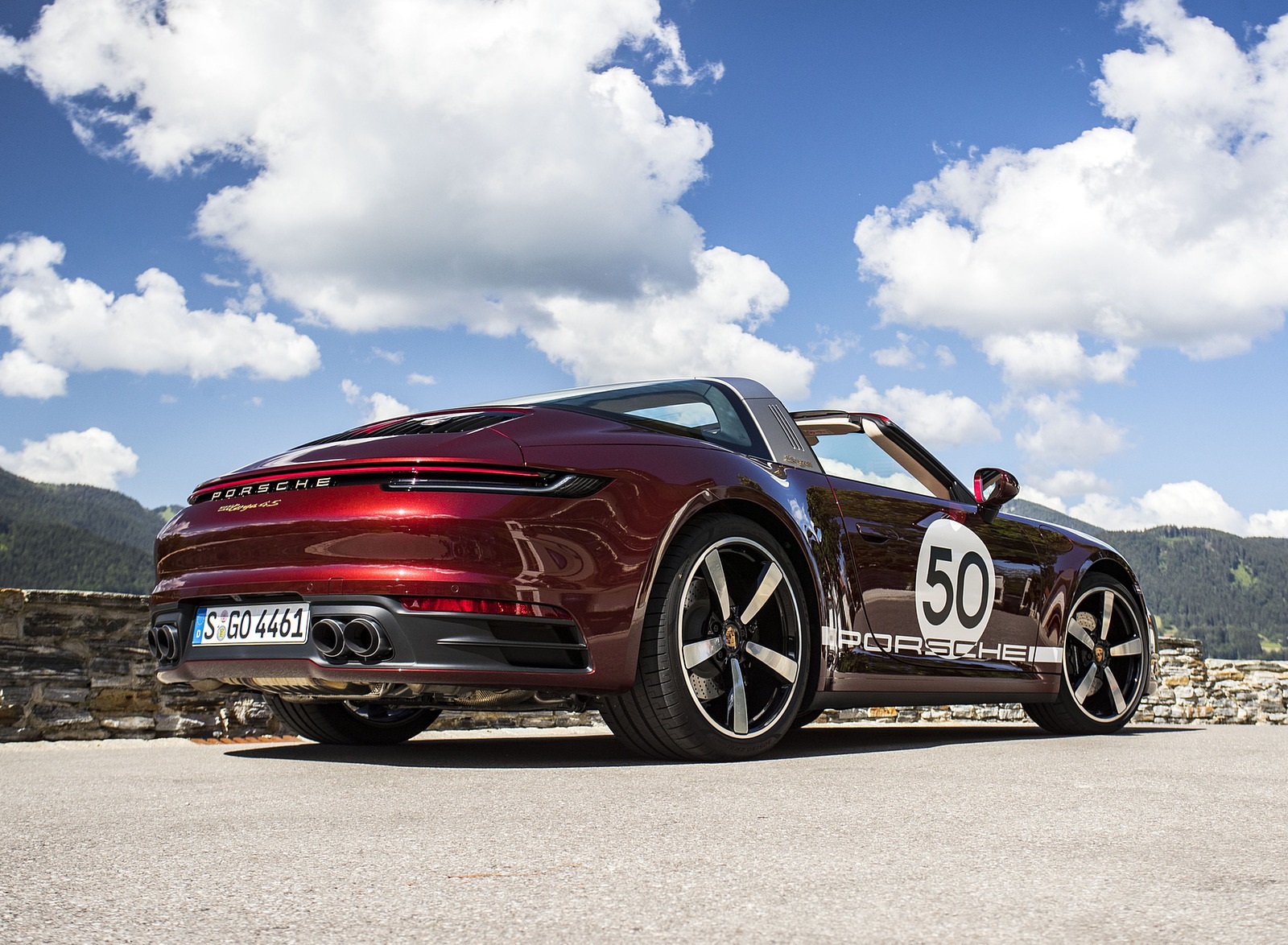 2021 Porsche 911 Targa 4S Heritage Design Edition (Color: Cherry Metallic) Rear Three-Quarter Wallpapers #34 of 82