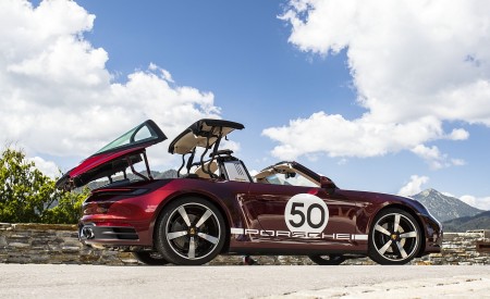 2021 Porsche 911 Targa 4S Heritage Design Edition (Color: Cherry Metallic) Rear Three-Quarter Wallpapers 450x275 (35)