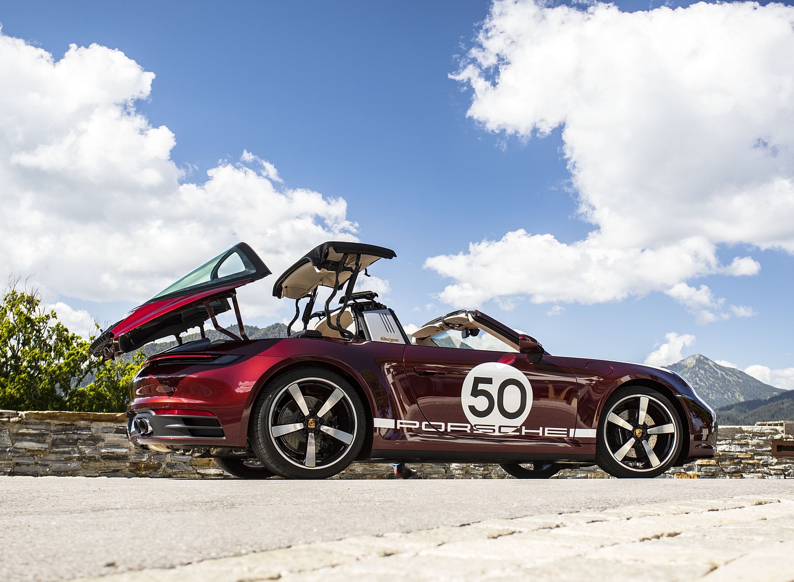 2021 Porsche 911 Targa 4S Heritage Design Edition (Color: Cherry Metallic) Rear Three-Quarter Wallpapers #35 of 82