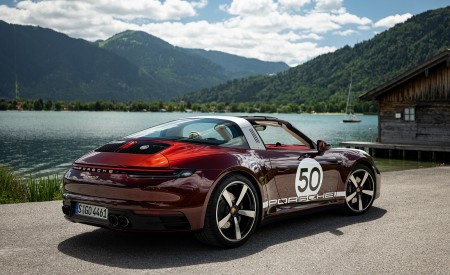 2021 Porsche 911 Targa 4S Heritage Design Edition (Color: Cherry Metallic) Rear Three-Quarter Wallpapers 450x275 (22)
