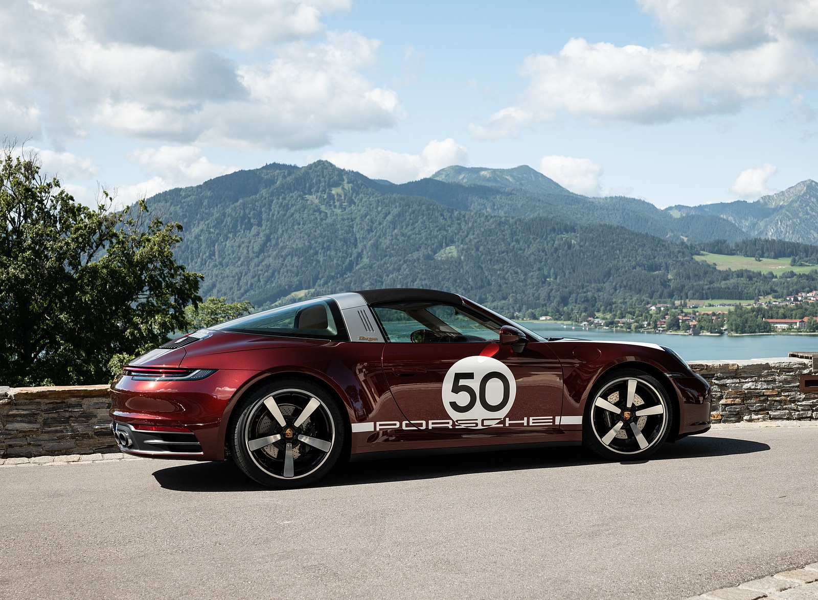 2021 Porsche 911 Targa 4S Heritage Design Edition (Color: Cherry Metallic) Side Wallpapers #38 of 82