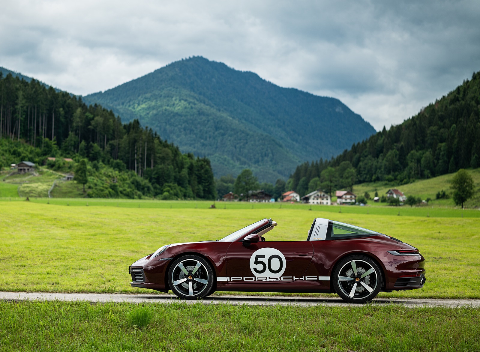 2021 Porsche 911 Targa 4S Heritage Design Edition (Color: Cherry Metallic) Side Wallpapers #25 of 82